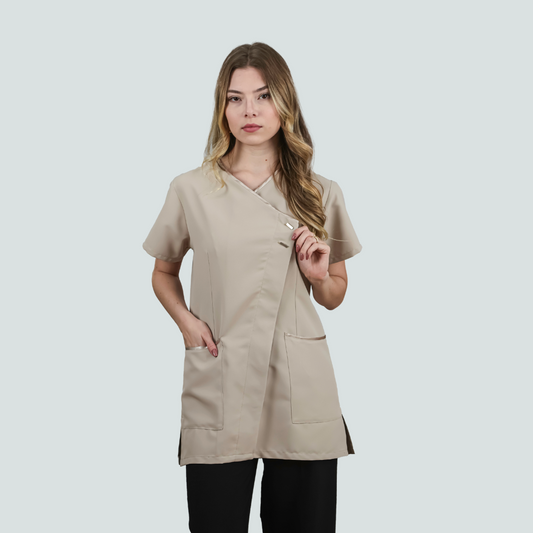 Túnica Elegance Antibacteriana Beige - Modelo Con Cinturón